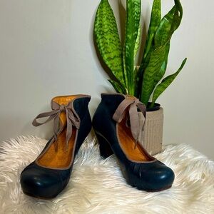 Chie Mihara leather Mary Jane Platforms with bow ties ✨